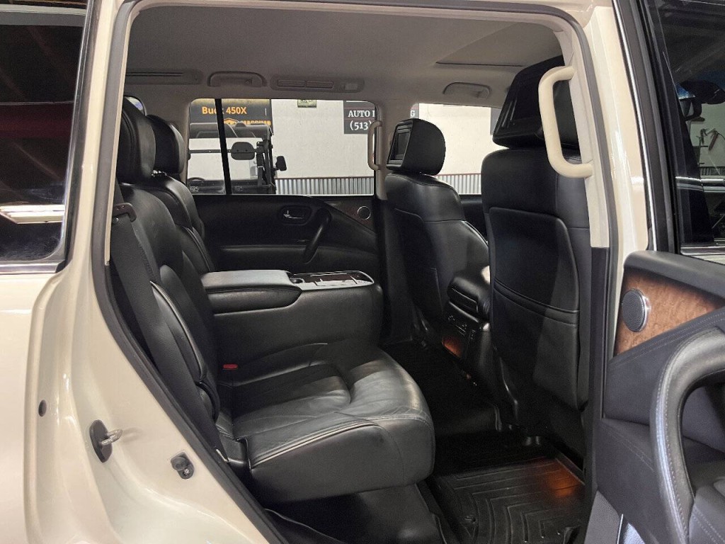 2014 INFINITI QX80 Image 10
