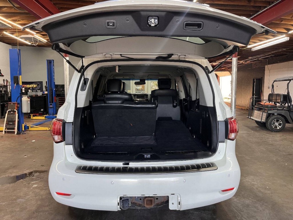 2014 INFINITI QX80 Image 12