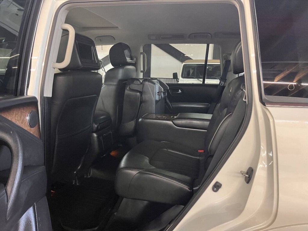 2014 INFINITI QX80 Image 14