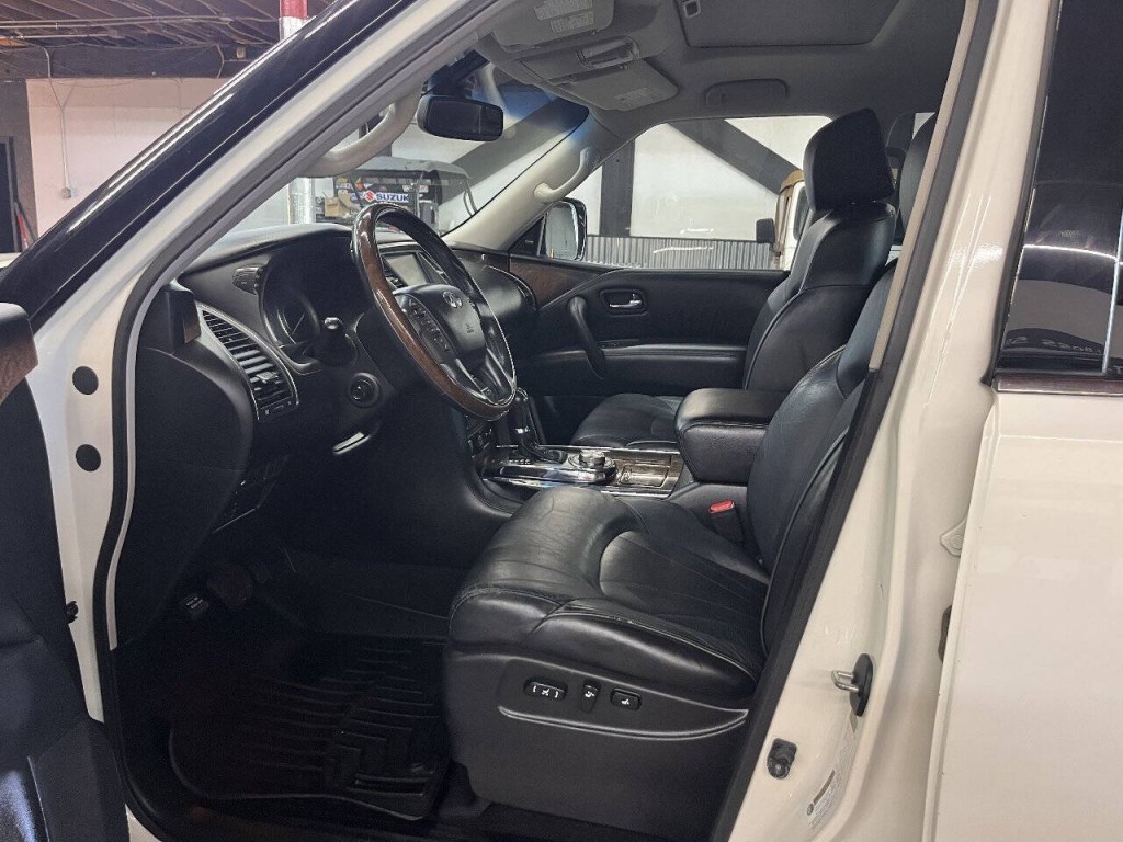 2014 INFINITI QX80 Image 16