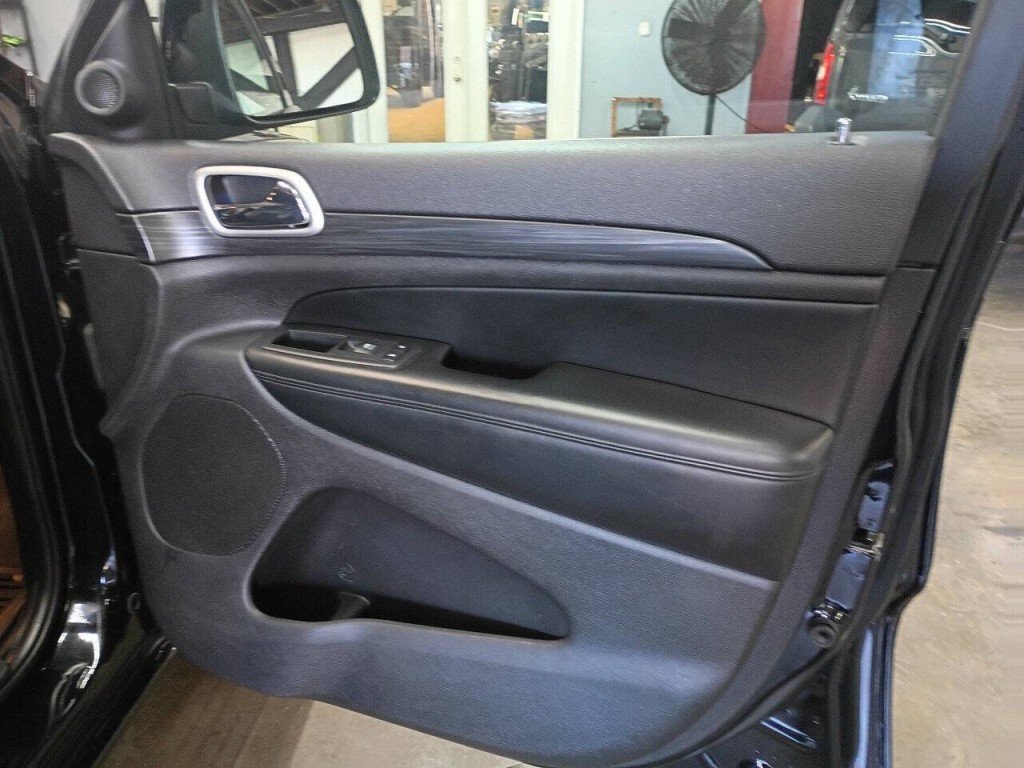 2020 Jeep Grand Cherokee Image 9