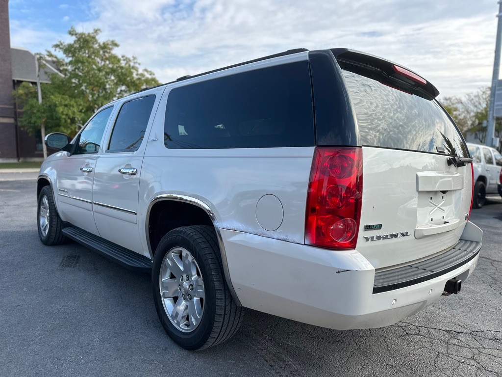2011 GMC Yukon Image 4