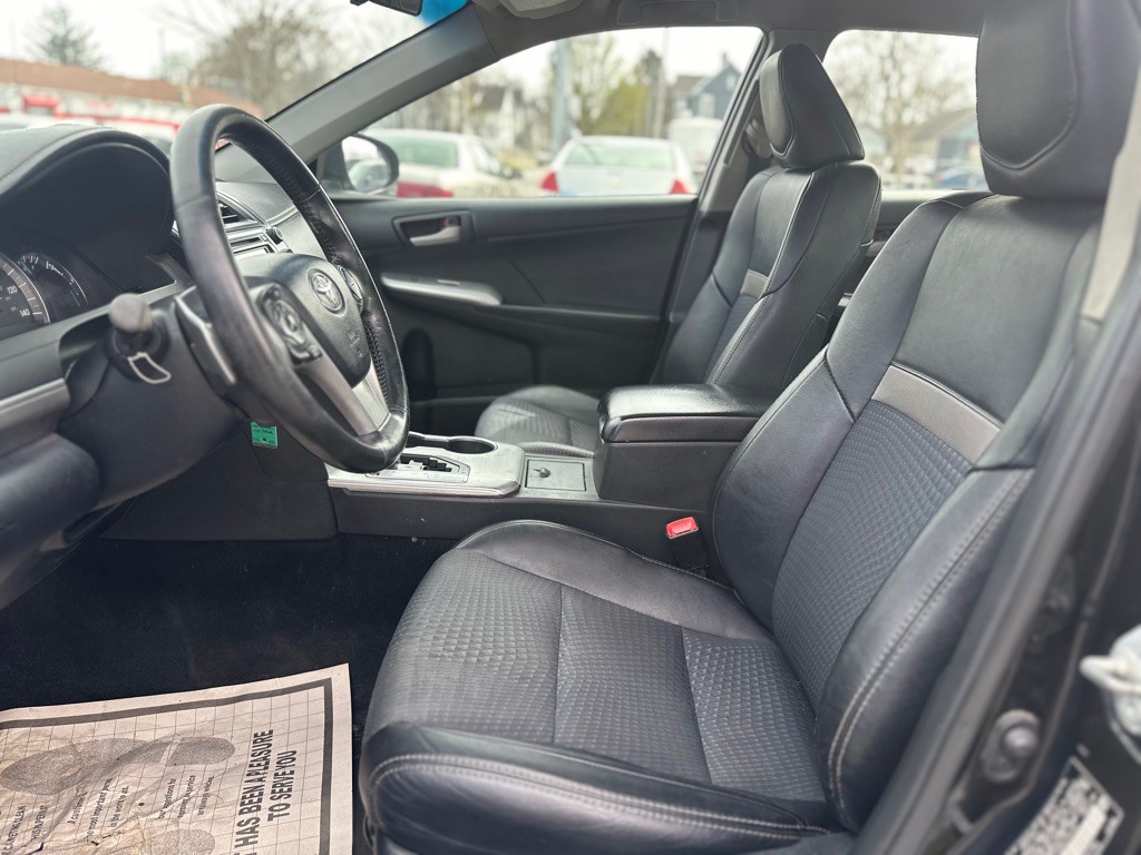 2012 Toyota Camry Image 7