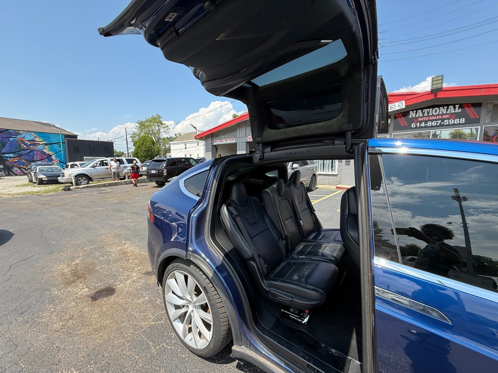 2017 Tesla Model X Image 3