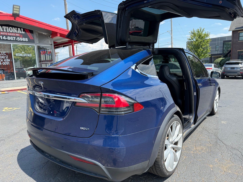 2017 Tesla Model X Image 4