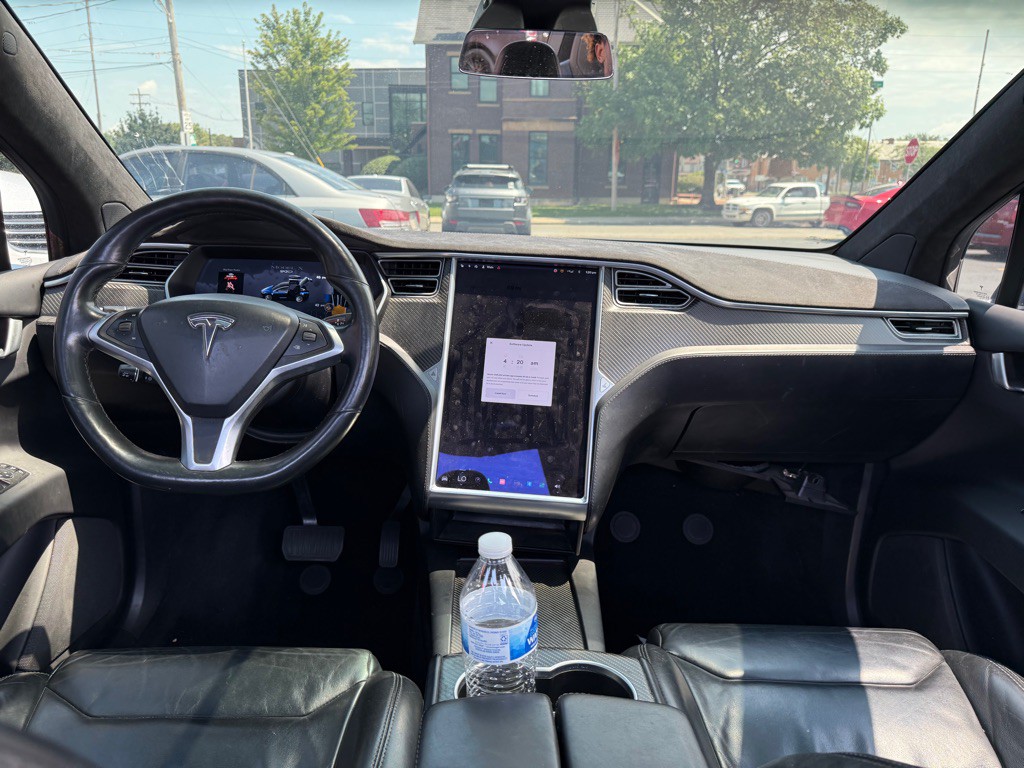 2017 Tesla Model X Image 8