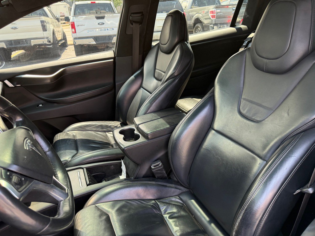 2017 Tesla Model X Image 11