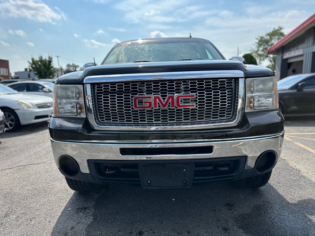 2011 GMC Sierra Image 2