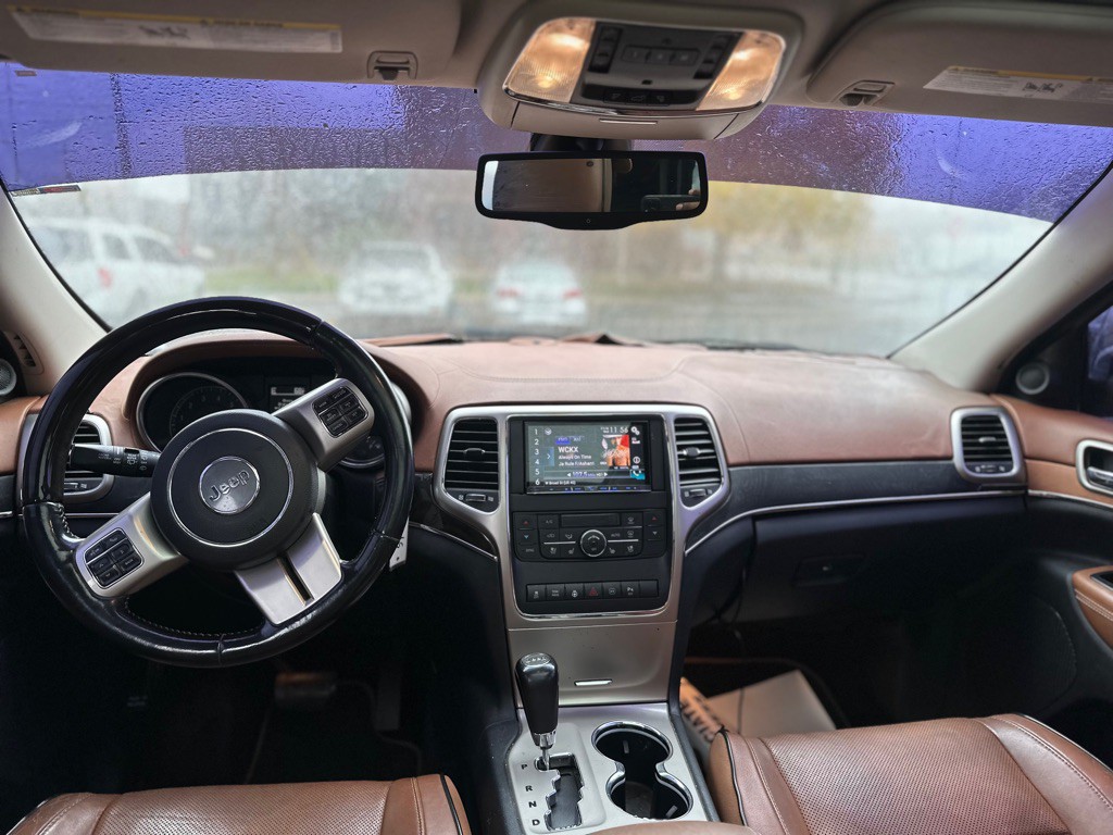 2011 Jeep Grand Cherokee Image 9