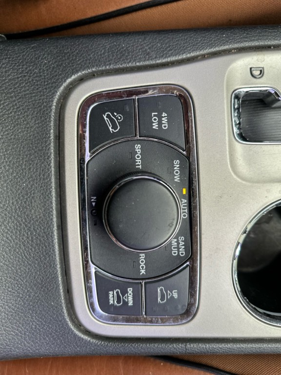 2011 Jeep Grand Cherokee Image 12