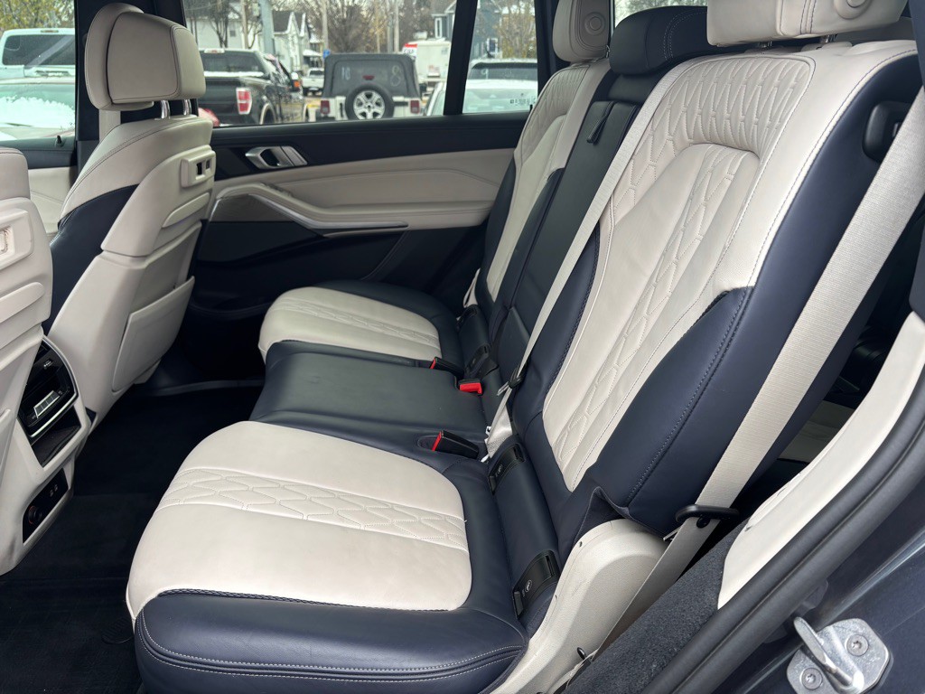 2020 BMW X7 Image 14