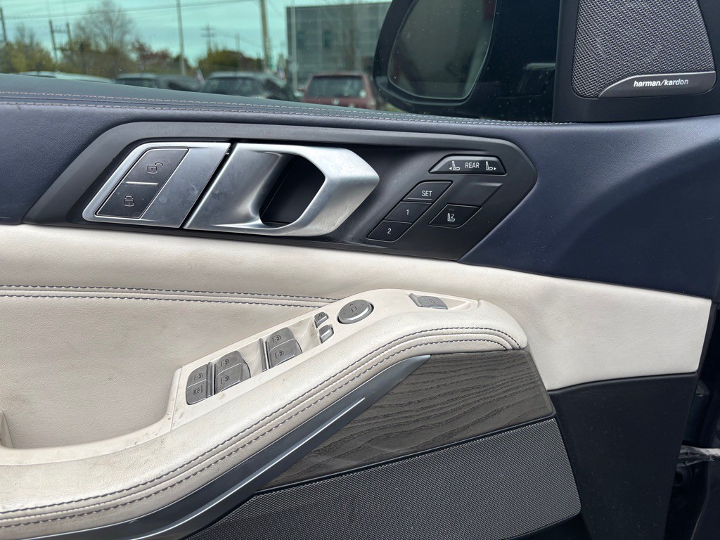 2020 BMW X7 Image 21