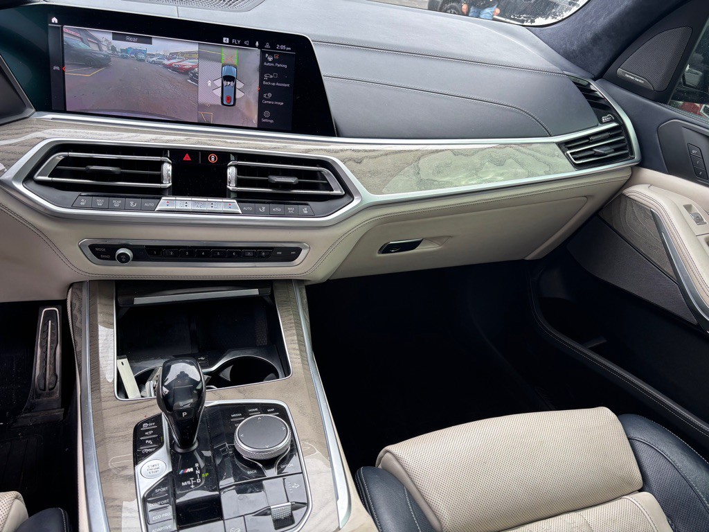 2020 BMW X7 Image 24