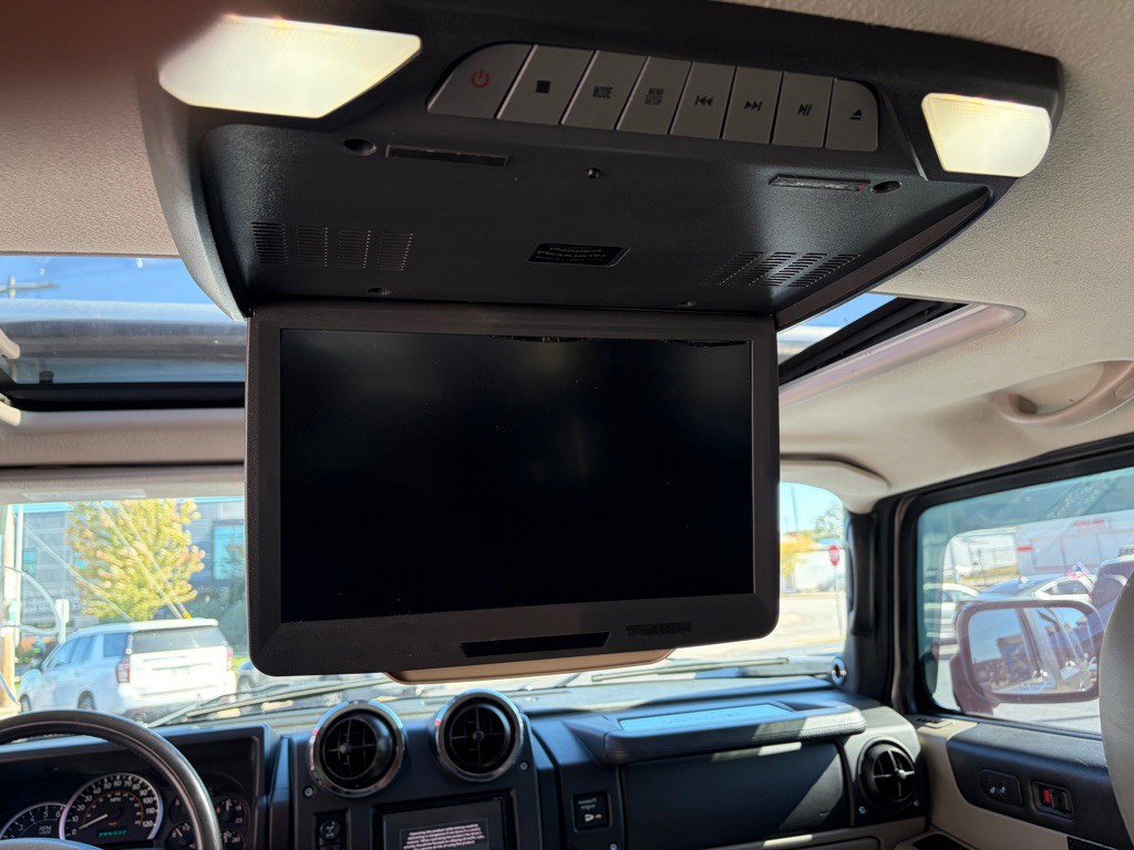 2005 HUMMER H2 Image 11