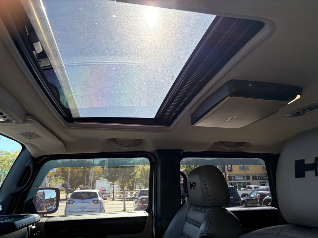 2005 HUMMER H2 Image 12