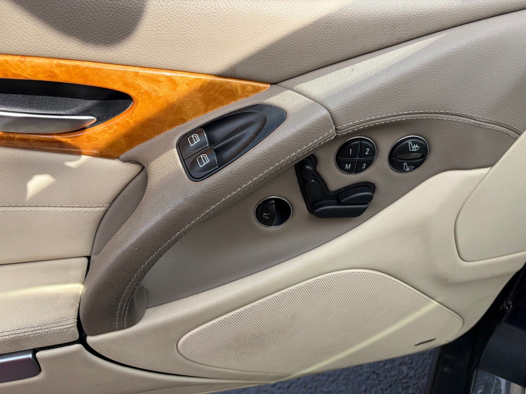 2007 Mercedes-Benz SL-Class Image 10