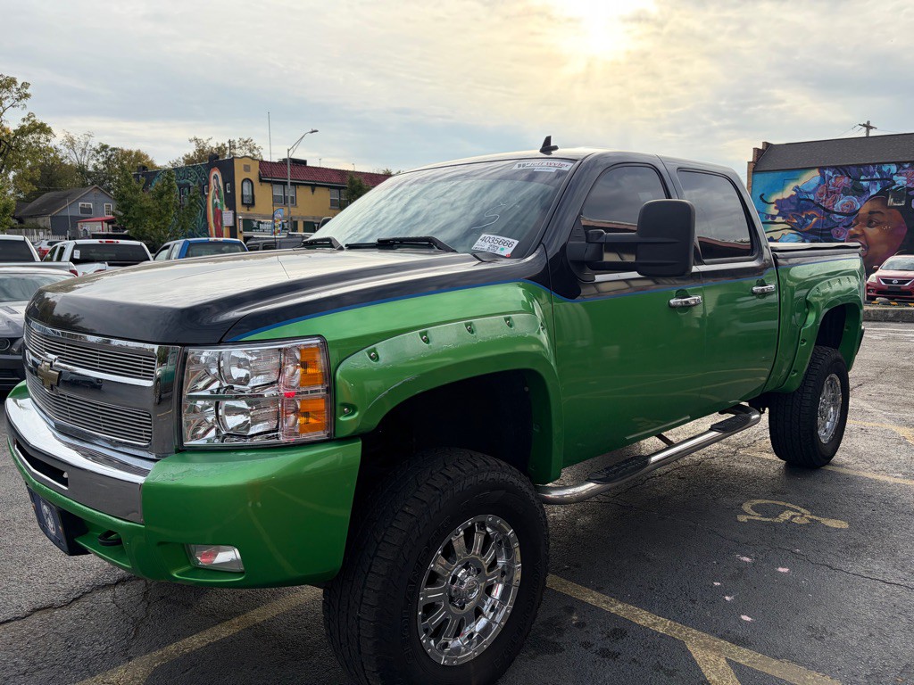 2011 Chevrolet Silverado 1500 Image 2