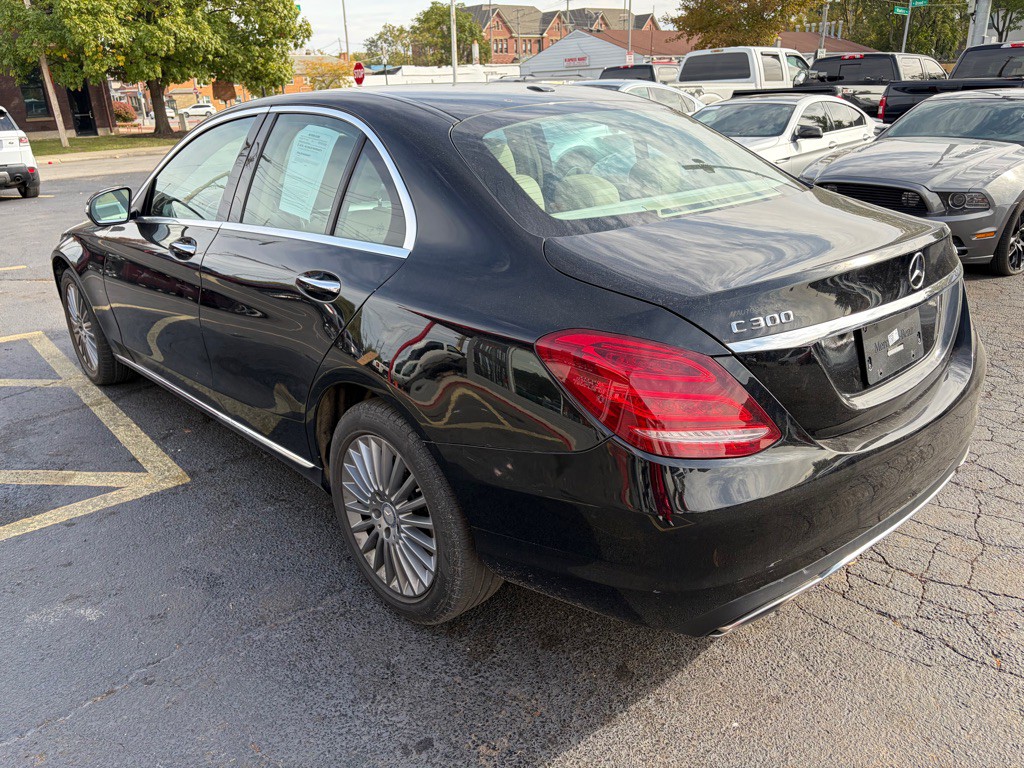 2015 Mercedes-Benz C-Class Image 3