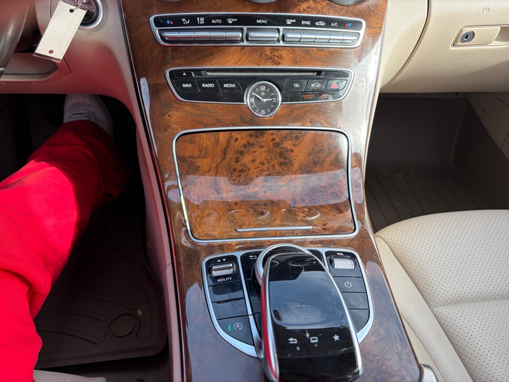 2015 Mercedes-Benz C-Class Image 6