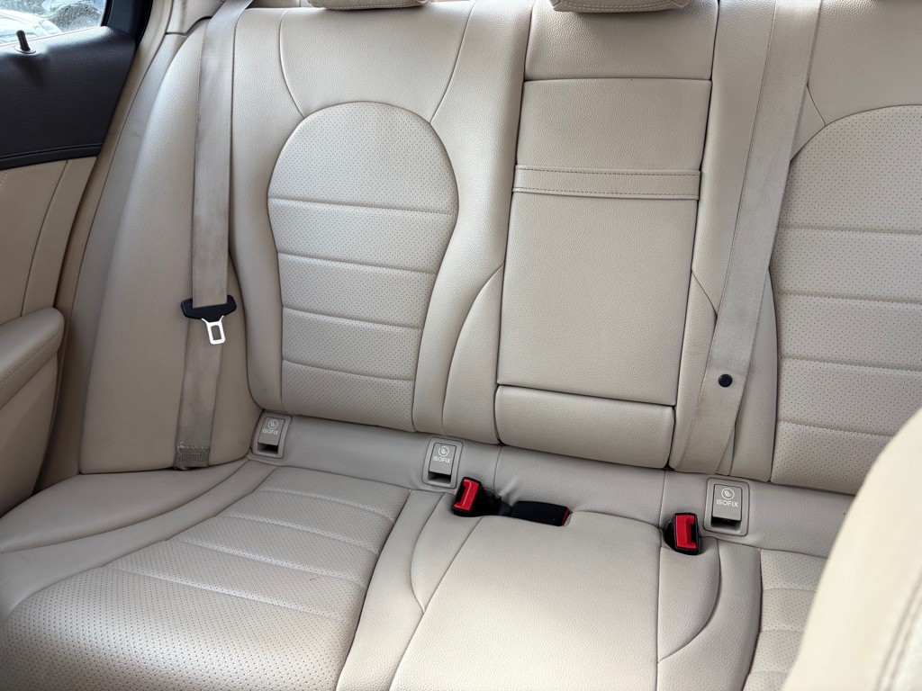 2015 Mercedes-Benz C-Class Image 9