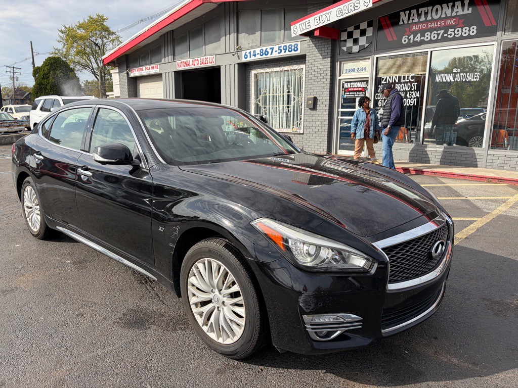 2015 INFINITI Q70 Image 1