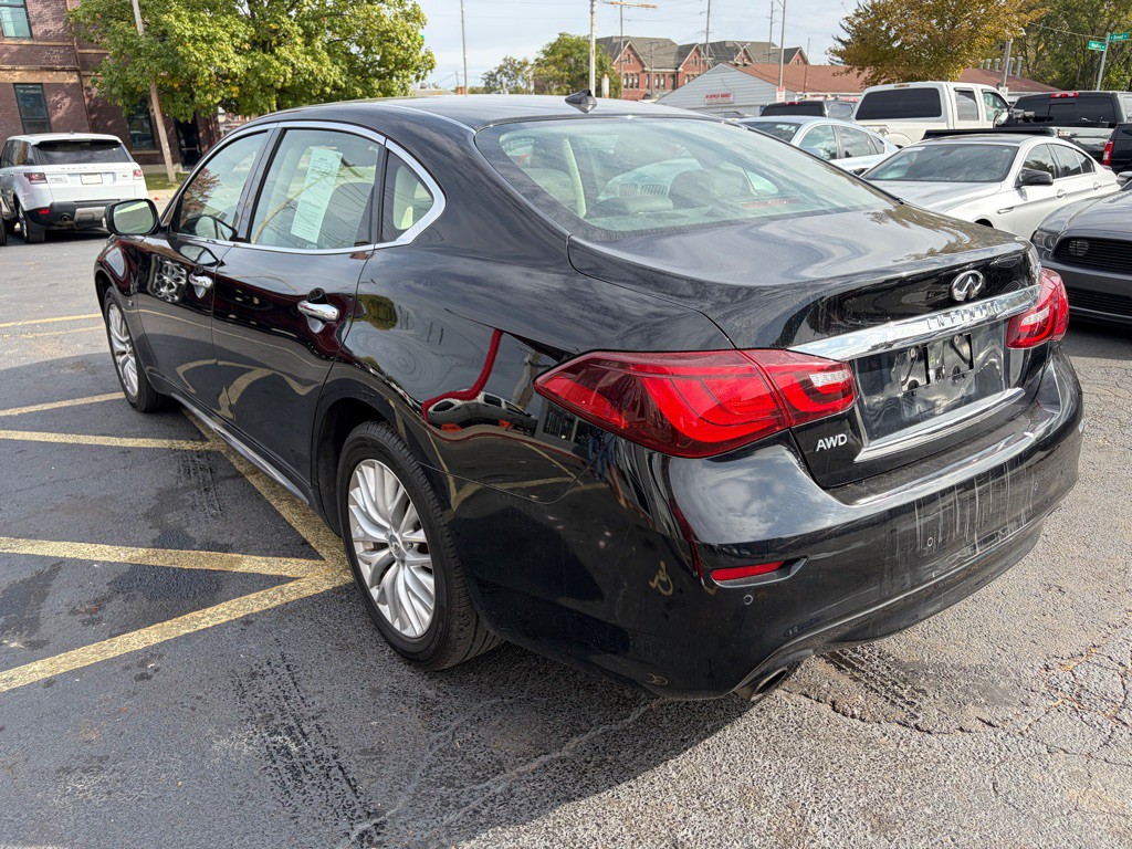 2015 INFINITI Q70 Image 3
