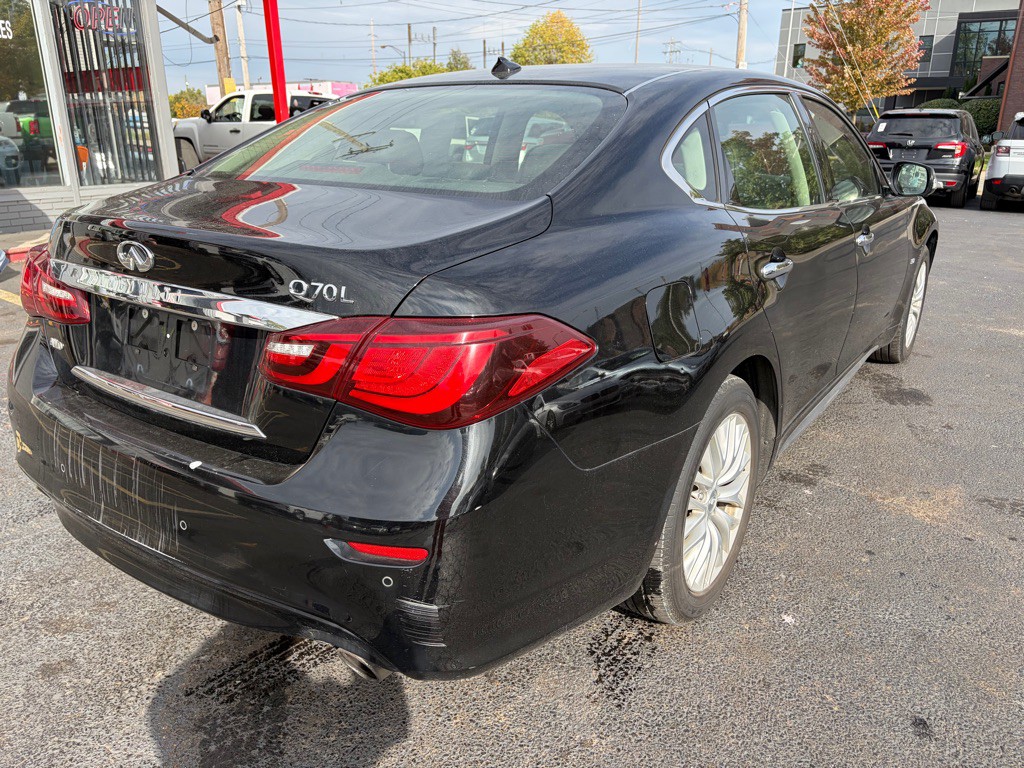 2015 INFINITI Q70 Image 4