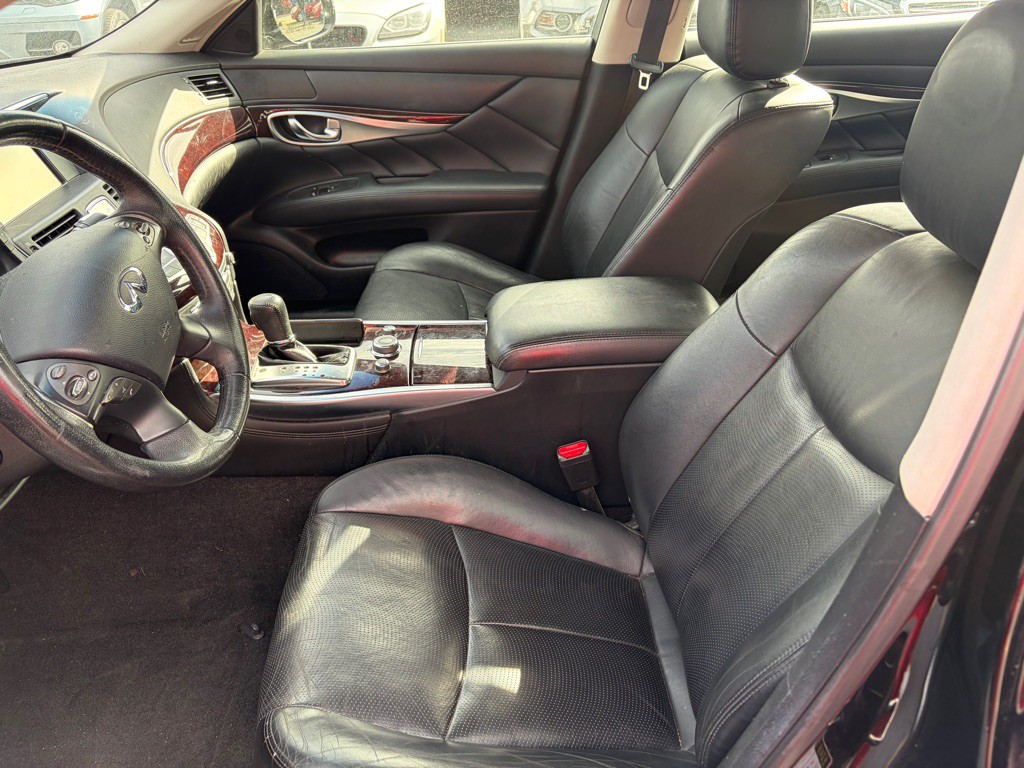 2015 INFINITI Q70 Image 5