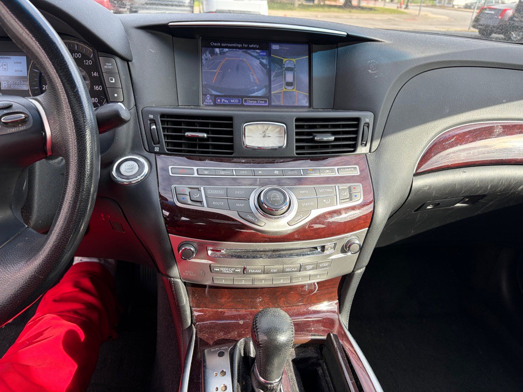 2015 INFINITI Q70 Image 7