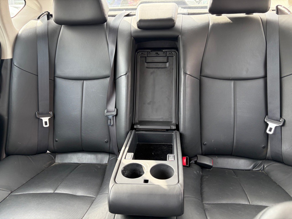 2015 INFINITI Q70 Image 9