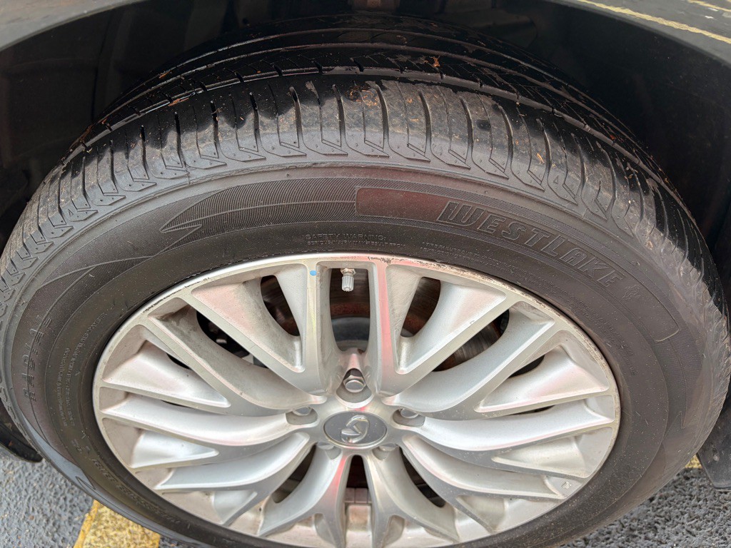 2015 INFINITI Q70 Image 11