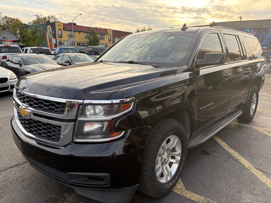 2018 Chevrolet Suburban Image 2