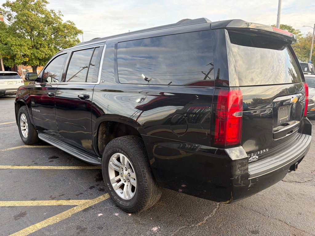 2018 Chevrolet Suburban Image 3