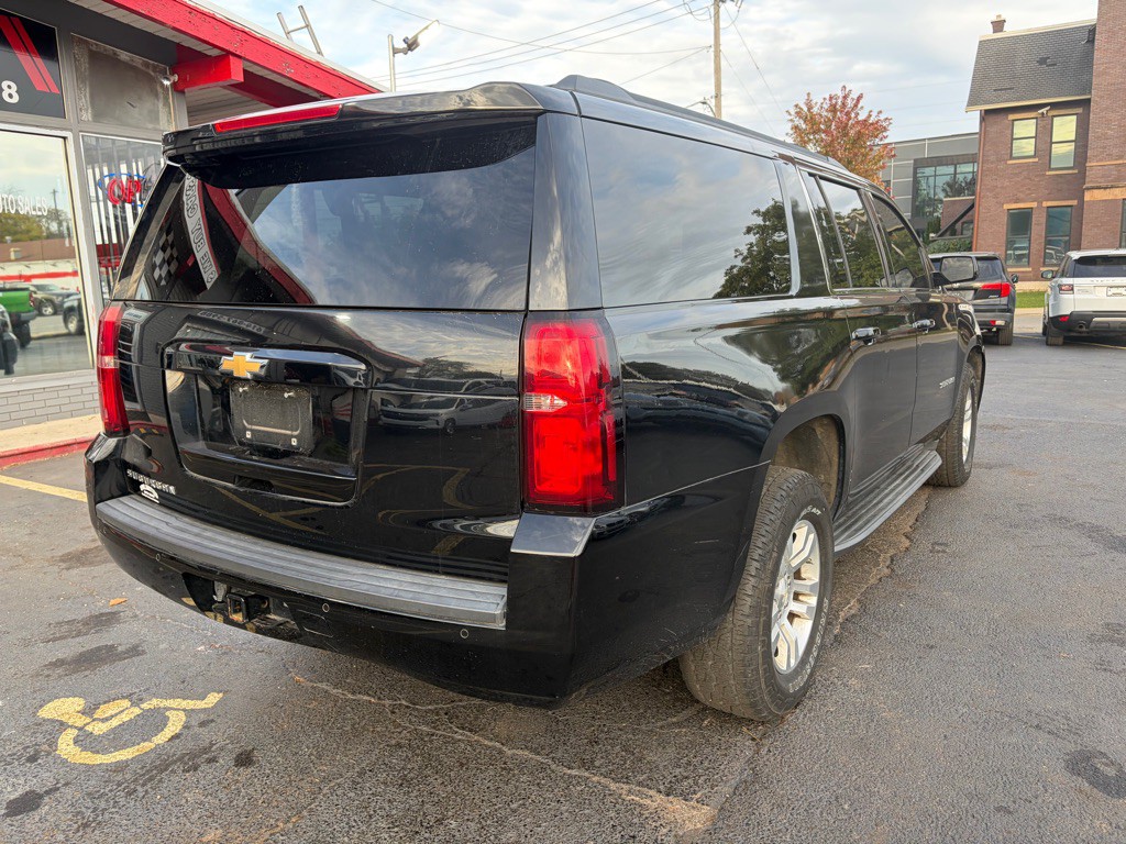 2018 Chevrolet Suburban Image 4