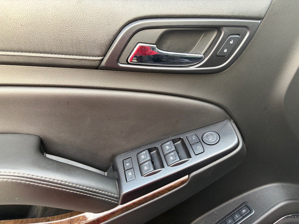 2018 Chevrolet Suburban Image 12