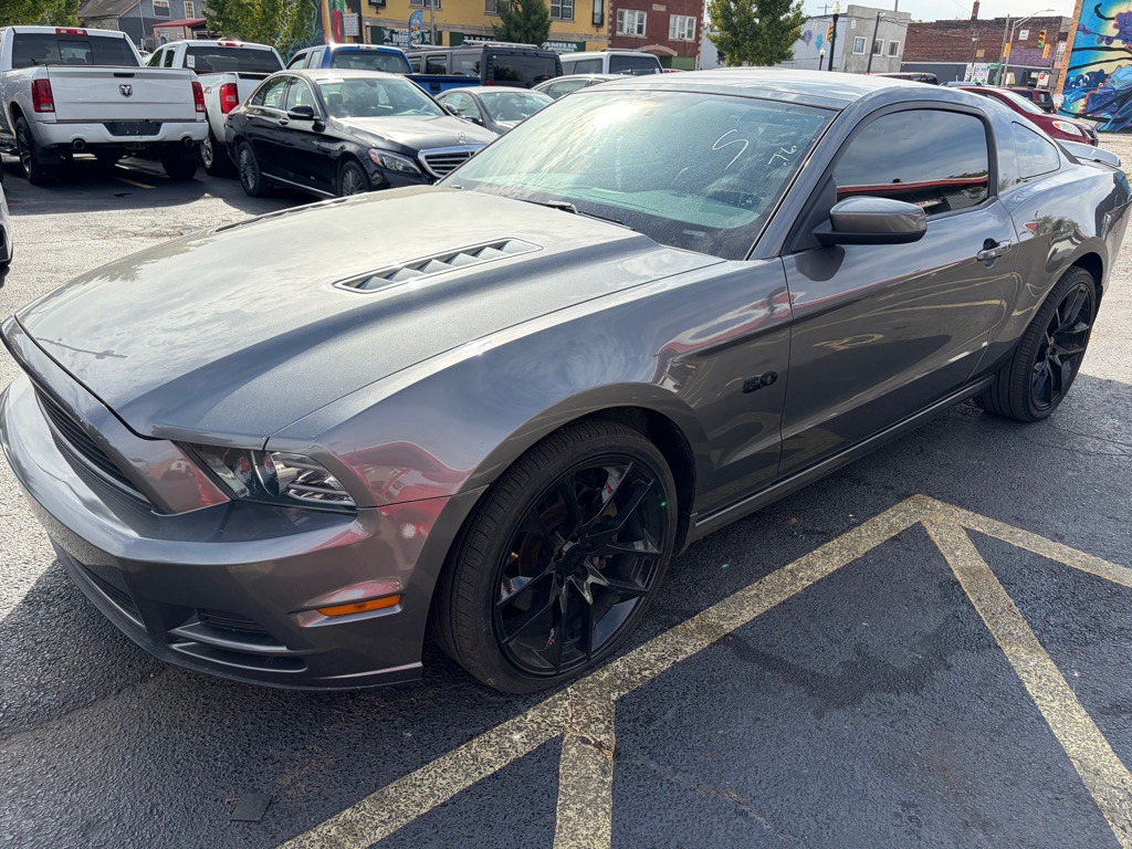 2013 Ford Mustang Image 2