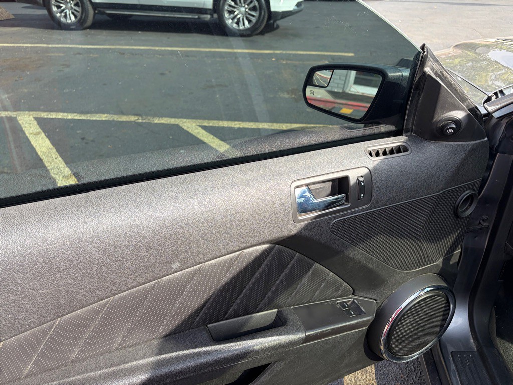 2013 Ford Mustang Image 9