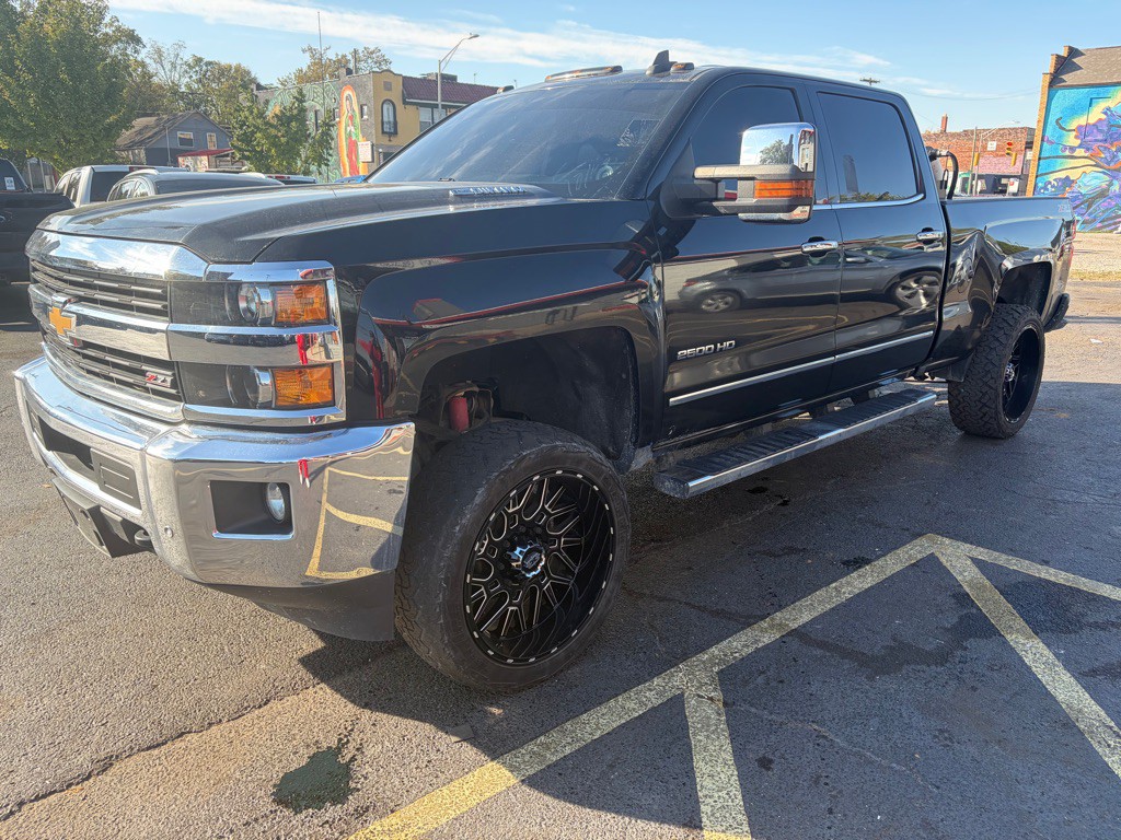 2016 Chevrolet Silverado 1500 Image 2