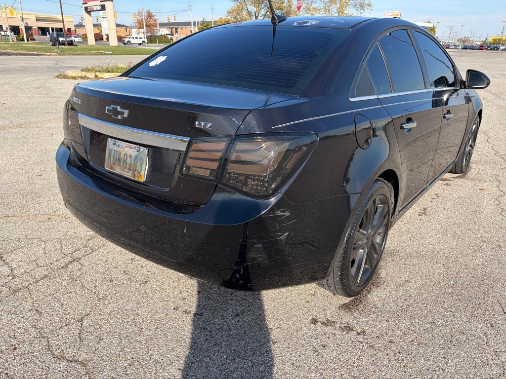 2011 Chevrolet Cruze Image 2