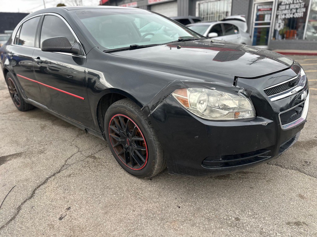 2011 Chevrolet Malibu Image 1