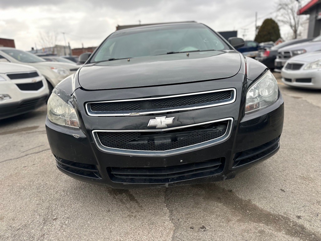 2011 Chevrolet Malibu Image 2