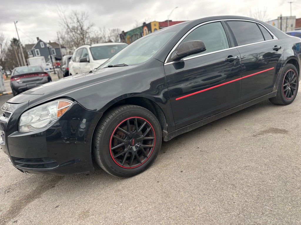 2011 Chevrolet Malibu Image 3
