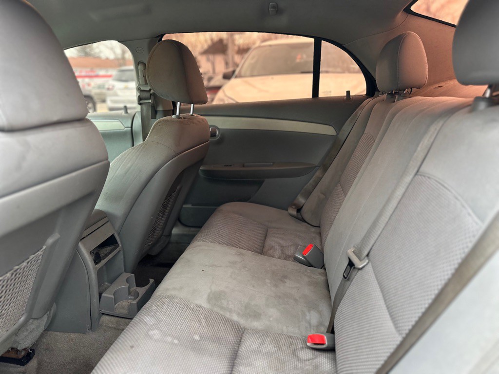 2011 Chevrolet Malibu Image 8