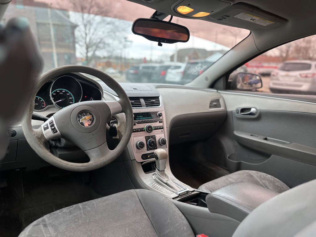 2011 Chevrolet Malibu Image 9