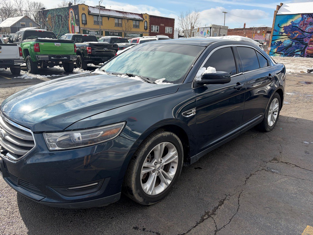 2016 Ford Taurus Image 2