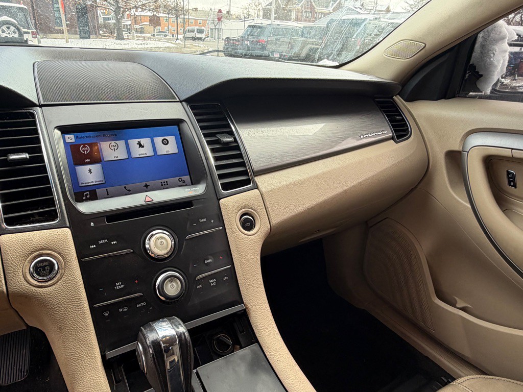 2016 Ford Taurus Image 6