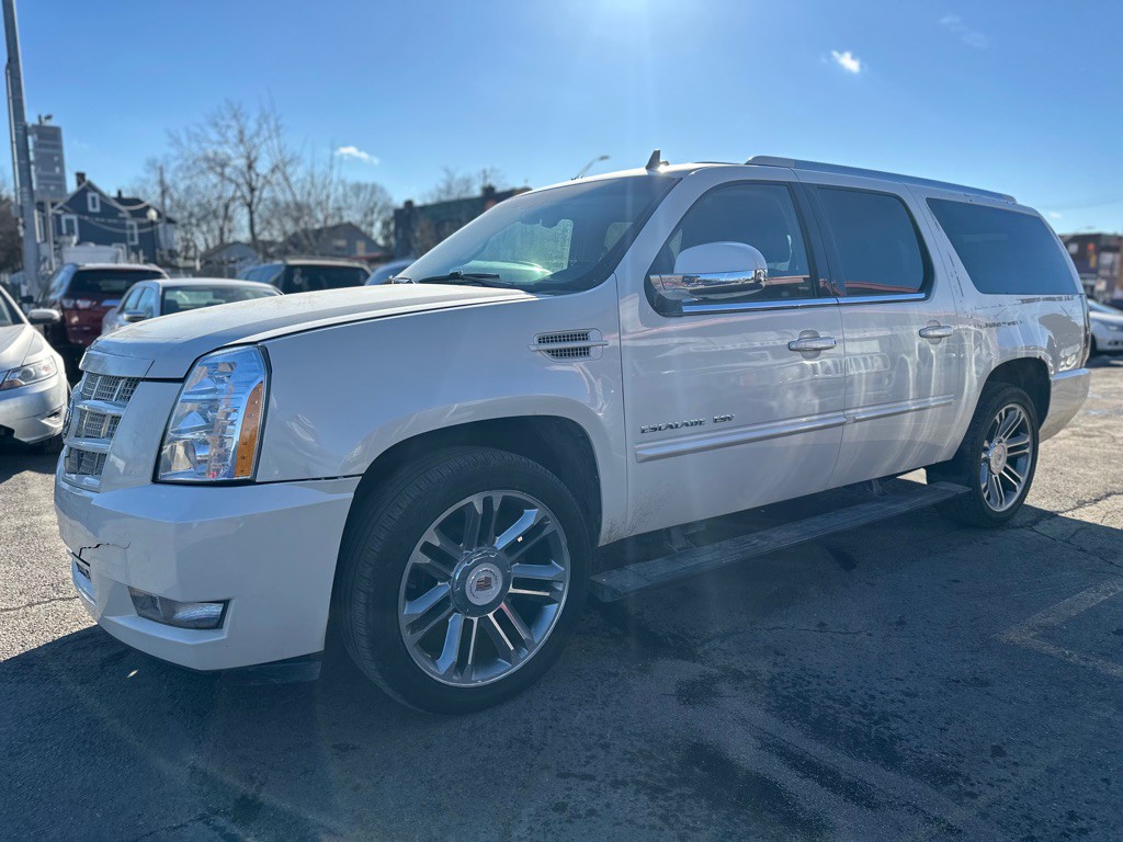 2014 Cadillac Escalade Image 3
