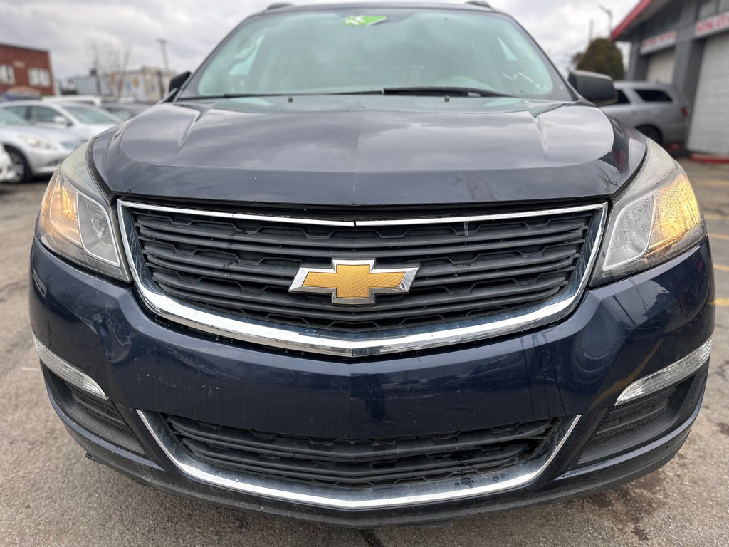 2017 Chevrolet Traverse Image 2