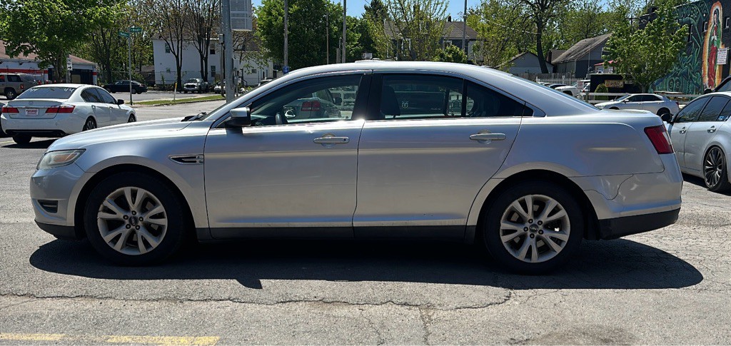 2011 Ford Taurus Image 3