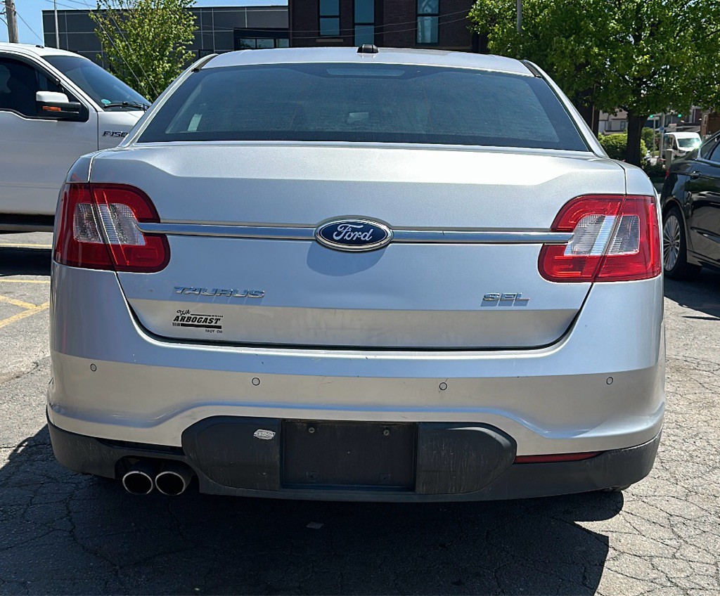 2011 Ford Taurus Image 4